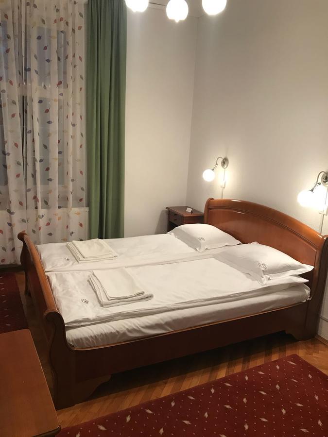 Pensiunea Puiu Popa Codlea Buitenkant foto