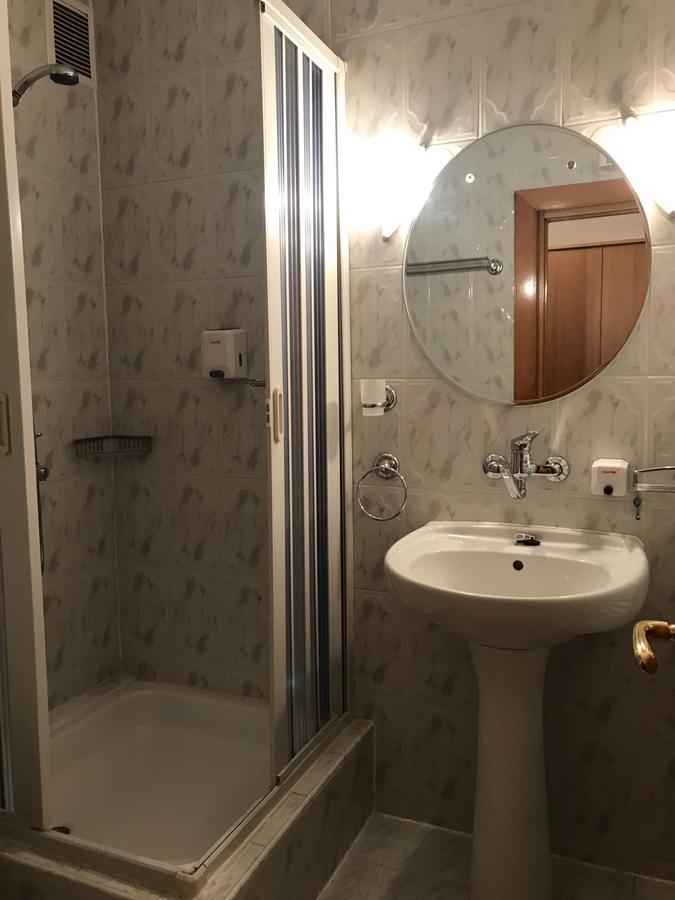 Pensiunea Puiu Popa Codlea Buitenkant foto
