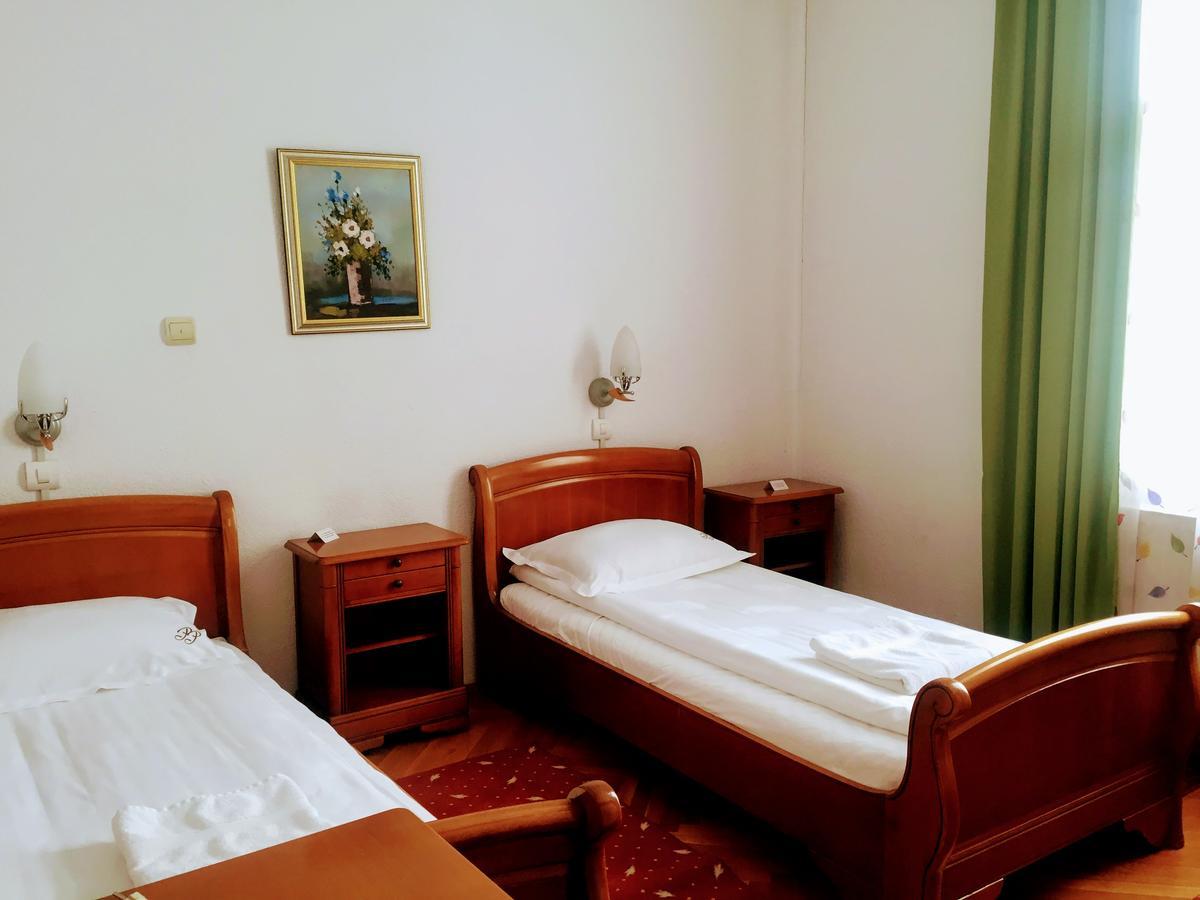 Pensiunea Puiu Popa Codlea Buitenkant foto
